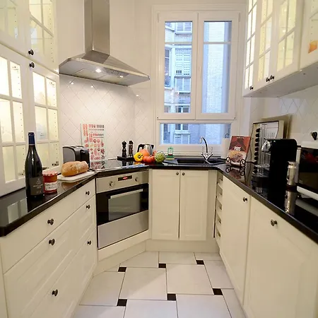 Eiffel Tower Suffren Apartment