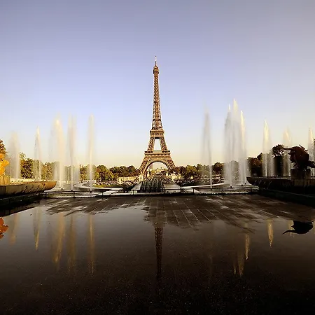 Eiffel Tower Suffren * París